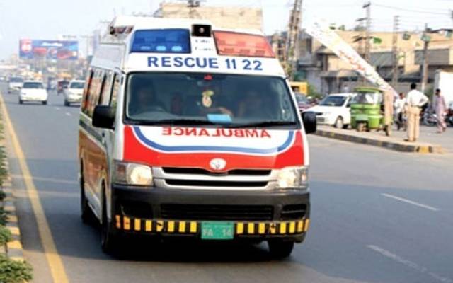 لاہور: داتا دربار کے قریب روکنے پر کانسٹیبل پر ڈرائیور نے ٹریکٹر چڑھا دیا