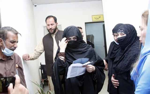  توشہ خانہ کیس: پولیس نے بشریٰ بی بی کی گرفتاری مانگ لی