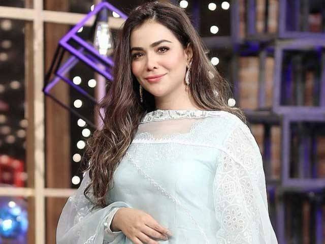 حمائمہ ملک نازیبا لباس زیب تن کرنے کے باعث شدید تنقید کی زد میں آگئیں