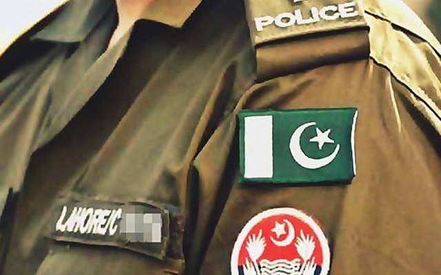 میانوالی کی خاتون پولیس ملازم کےستانےپر لاہورپریس کلب پہنچ گئی