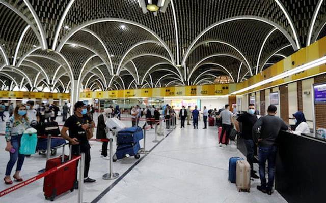 18 پاکستانی زائرین بغداد ائیرپورٹ پر پھنس گئے