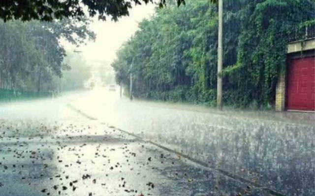  لاہور ، مختلف علاقوں میں بارش کا سلسلہ جاری ،موسم خوشگوار