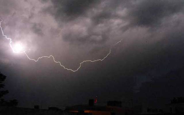  تیز ہواؤں اور گرج چمک کے ساتھ بارش ، محکمہ موسمیات نے پیشگوئی کردی 