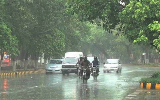 قدرت لاہوریوں پر مہربان، بارش سے گرمی کا زور ٹوٹ گیا