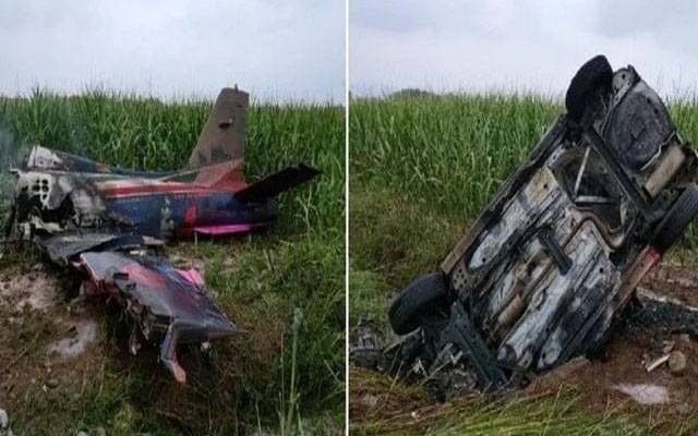  لڑاکا طیارہ فضائی مشق کے دوران گاڑی پر گر گیا 