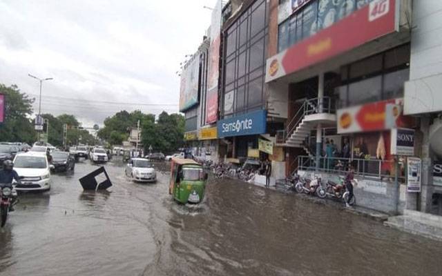 لاہور میں بارش سےتجارتی سرگرمیاں بھی متاثر