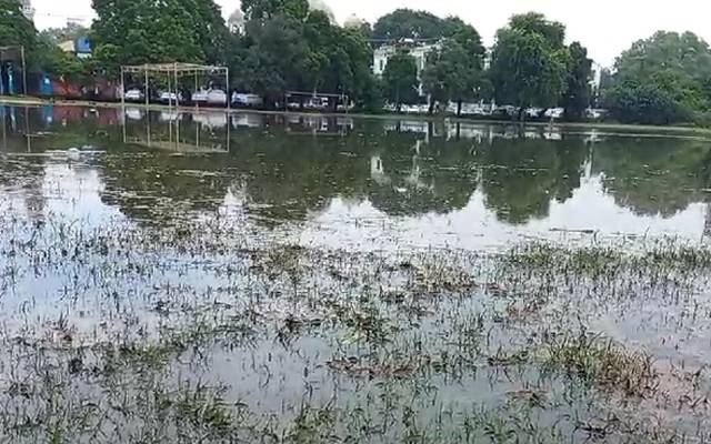 شہر میں موسلا دھار بارش،  کرکٹ کے میدان زیر آب