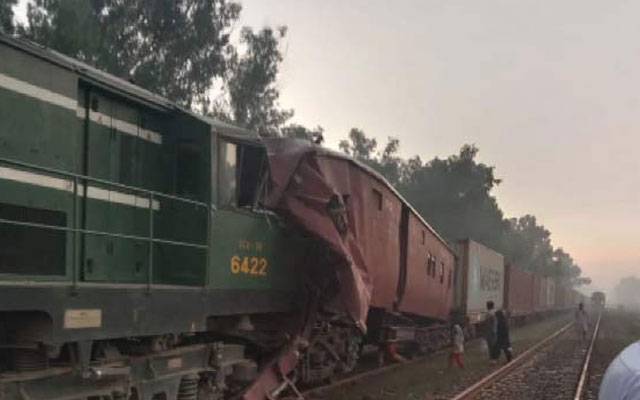 شیخوپورہ ، قلعہ ستار شاہ کے قریب 2 ٹرینوں میں تصادم  ، 20 افراد زخمی  