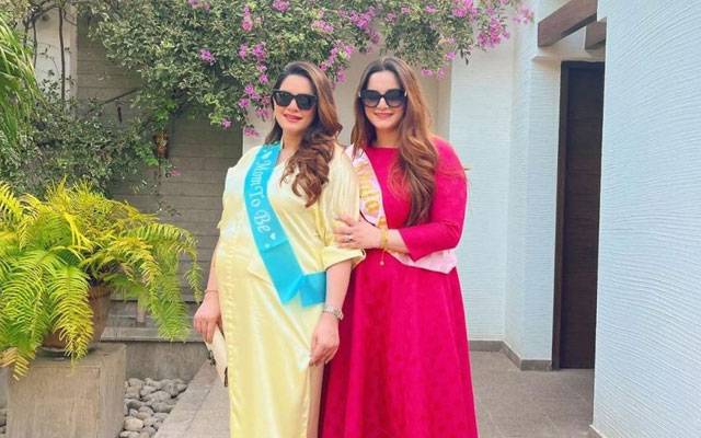  اداکارہ منال خان کے ’بےبی شاور‘ کی تصاویر سوشل میڈیا پر وائرل 