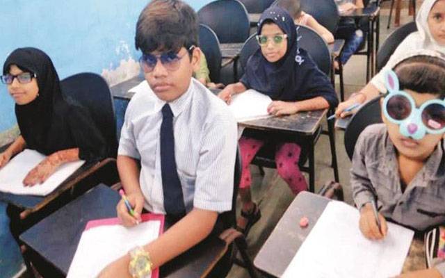 آشوب چشم کی وبا، سکولوں میں طلباءکی حاضری کم ہو گئی