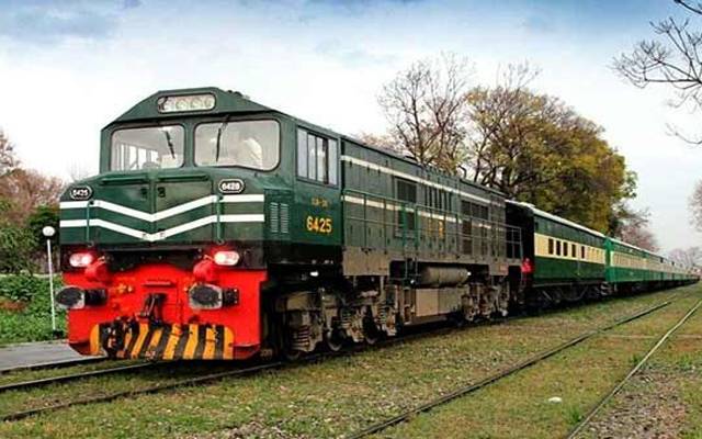 کوئٹہ اور کراچی سے آنے والی ٹرینیں تاخیر کا شکار