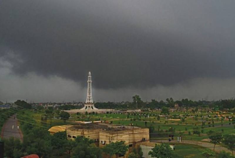 آج لاہور کا موسم کیسا ہوگا ؟ بادل برسیں گے یا نہیں؟