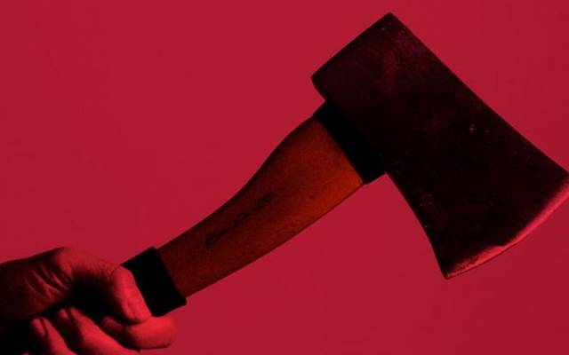 باپ نے بیٹوں کے ساتھ ملکر کلہاڑی کے وار سے بیوی کو قتل کر دیا 