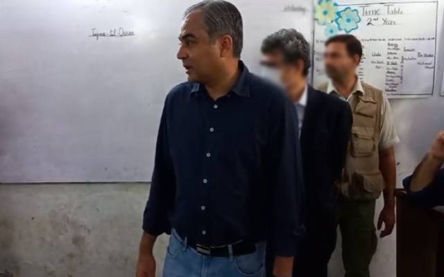 وزیراعلیٰ محسن نقوی کاگورنمنٹ پائلٹ سکول کا دورہ، 7 سال سے ٹیچرنہ ہونےپرسخت برہم 
