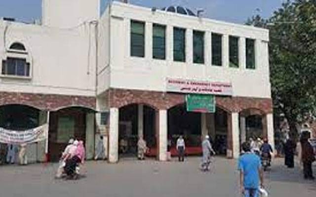 نامعلوم شخص سروسز  ہسپتال میں 18سالہ لڑکی چھوڑ کر فرار،دوران علاج دم توڑ گئی