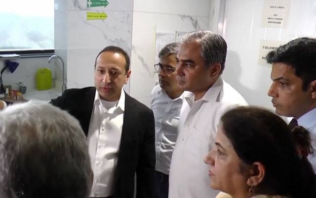 سرکاری ہسپتالوں کی لیبزکا معیار بہتر بنانے کا مشن، وزیر اعلی پنجاب چغتائی لیب پہنچ گئے