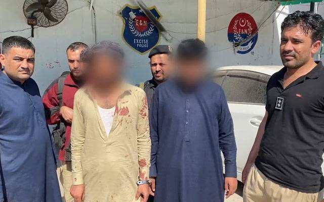 پشاور؛ ایکسائز پولیس اور  منشیات سمگلرز کے درمیان شدید جھڑپ، دونوں ملزمان گرفتار