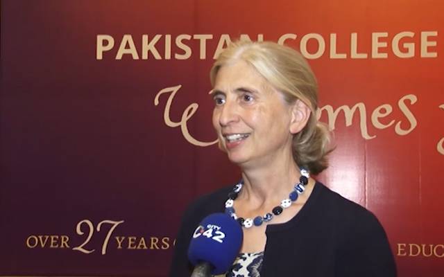  یونیورسٹی آف لندن سے امتحانات میں بہترین کارکردگی والے طلباء میں سرٹیفکیٹس تقسیم  کرنے کی تقریب 
