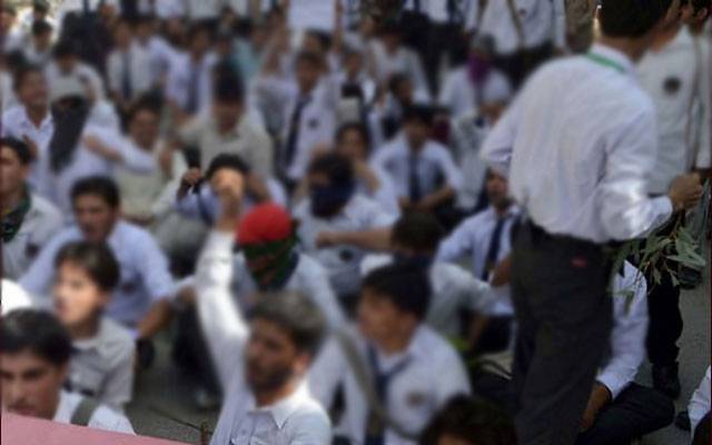 حافظ آباد؛ اساتذہ اور طلبا کے احتجاج کا معاملہ، 100سے زائد طلبا کیخلاف مقدمہ درج