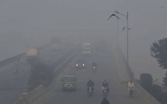  لاہور،سموگ کا باعث بننے والی گاڑیوں کے خلاف  کاروائیاں تیز کرنے کا فیصلہ