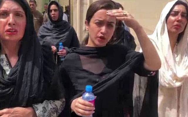 پولیس گاڑیاں نذرِ آتش کیس، صنم جاوید سمیت دیگر ملزمان کے جوڈیشل ریمانڈ میں توسیع