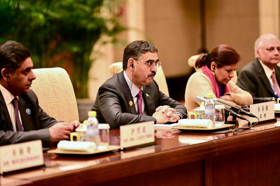  نگران وزیراعظم انوار الحق کاکڑ کی چینی ہم منصب سے ملاقات, تعلقات کو فروغ دینے کے عزم کا اعادہ 