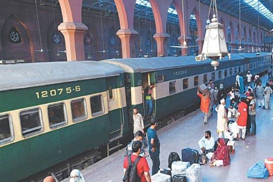 ریلوے شیڈول بحال نہ ہوسکا، ٹرینیں تاخیر کا شکار 