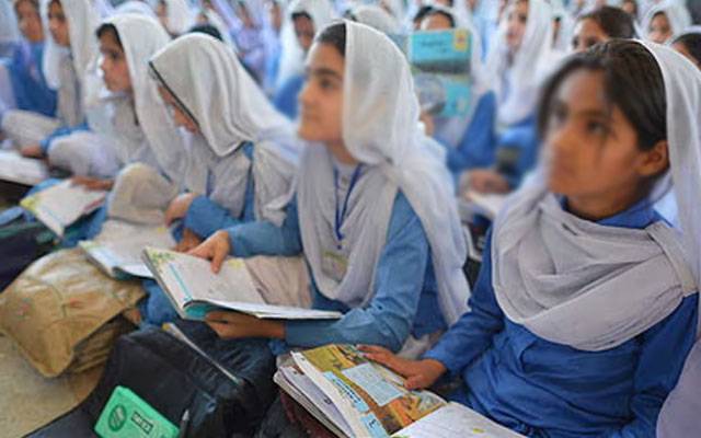  اساتذہ کے احتجاج کےبعد پڑھائی کا پہلا روز، طلبا و طالبات کی اکثریت سکولوں میں حاضر