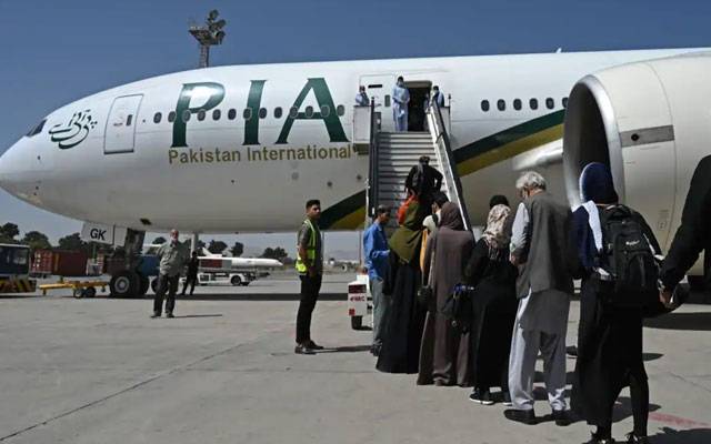 افغان پناہ گزینوں کی منتقلی کا معاملہ ، پہلی فلائٹ برطانیہ روانہ