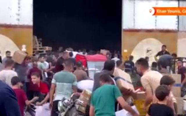 Gaza people break in the food ware house. city42