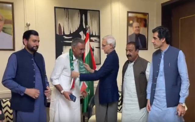 پی ٹی آئی کو بڑا دھچکا، یاسر عرفات ساتھیوں سمیت استحکام پاکستان پارٹی میں شامل