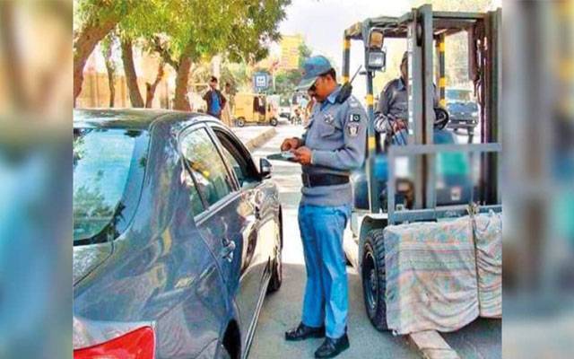  دھواں چھوڑنے والی 2393 گاڑیاں بند، سات ہزار سے زائد گاڑیوں کو چالان ٹکٹس جاری