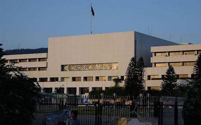 تین افسروں کے تبادلے