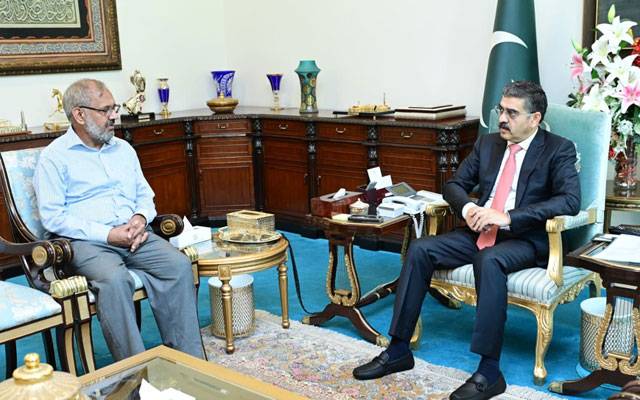  نگران وزیراعظم انوار الحق کاکڑ سے اُن کے استاد نثار احمد  کی ملاقات 
