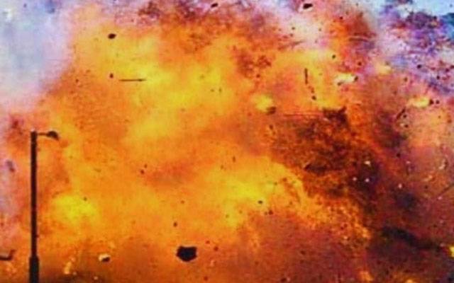 ڈیرہ اسماعیل خان؛ پولیس وین کے قریب دھماکہ، 20 افراد زخمی