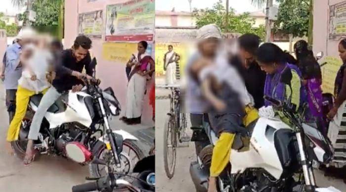  اسپتال سے مردہ لڑکی کو بائیک پر گھر منتقل کرنے پر دو ڈاکٹرز معطل