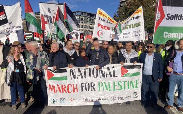     غزہ پر اسرائیلی حملے،  فلسطینیوں کی نسل کشی کے خلاف لندن میں  لاکھوں شہری سڑکوں پر نکل آئے