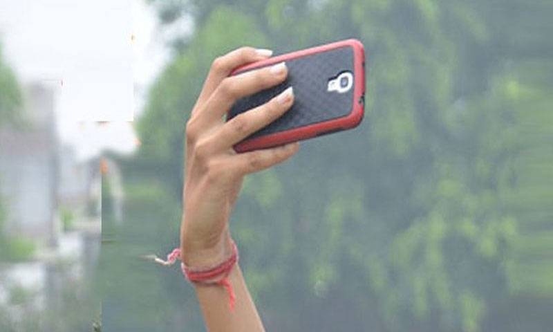 سیلفی کا شوق نوجوان کی جان لے گیا