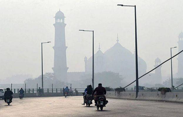 لاہور آج پھر دنیا کے آلودہ ترین شہروں کی فہرست میں پہلے نمبر پر آگیا