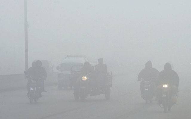شہر کی فضا بدستور آلودہ ،ماہرین کی شہریوں کو غیر ضروری سفر سے اجتناب کی ہدایت