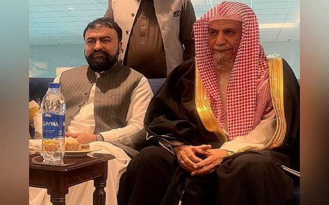 امامِ کعبہ صالح بن عبداللّٰہ بن حمید پاکستان پہنچ گئے