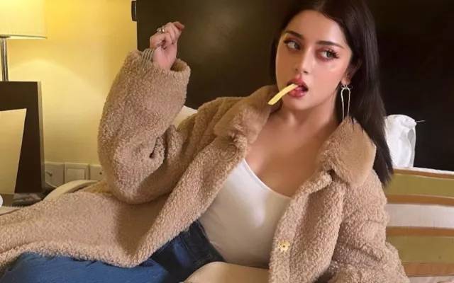  نامناسب تصاویر،علیزے شاہ تنقید کی زد میں آگئیں