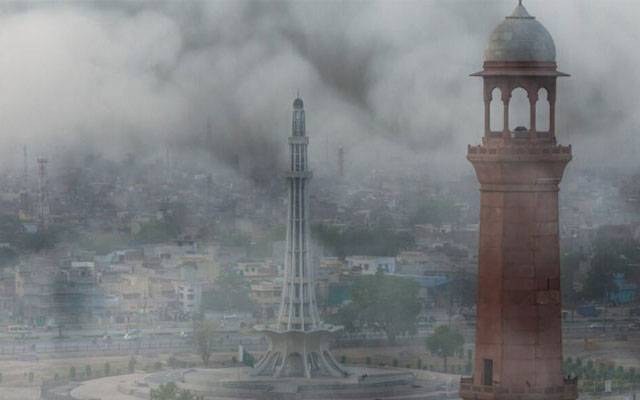 لاہور دنیا کے آلودہ ترین شہروں کی فہرست میں دوسرے نمبر پر آگیا