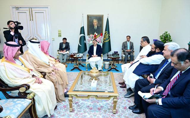  نگران وزیرِ اعظم انوار الحق کاکڑ سے امام کعبہ پروفیسر ڈاکٹر شیخ صالح بن عبداللہ بن حُمَید کی ملاقات 