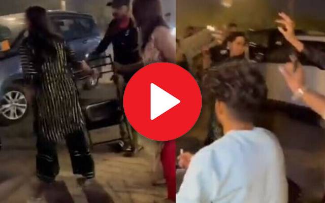 چائے کے ڈھابے پر لڑکے کی خاطر دو خواتین گتھم گتھا،ویڈیو وائرل