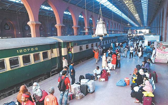 پاکستان ریلوے نے کرایوں میں 5 فیصد اضافہ کر دیا