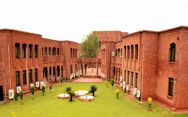 کامسیٹس یونیورسٹی کا پنجاب بھر  کے فیکٹری ملازمین کو مفت تعلیم دینے کا اعلان 