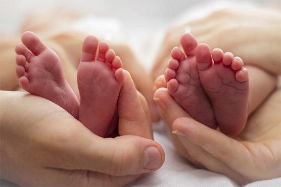 70 سالہ خاتون کے ہاں جڑواں بچوں کی پیدائش
