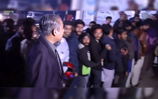 محسن نقوی کے پولیس خدمت مراکز کے دورے، عملہ کی تعداد بڑھانے کا حکم کر دیا
