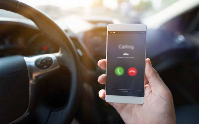 دوران ٹیسٹ ڈرائیونگ فون سننےپرمقدمہ درج